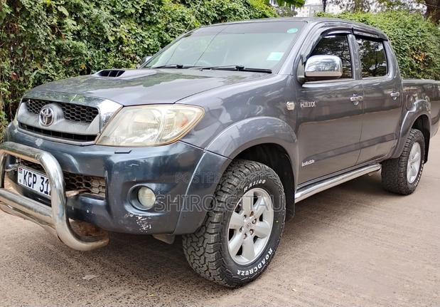 Toyota Hilux 2011 Gray