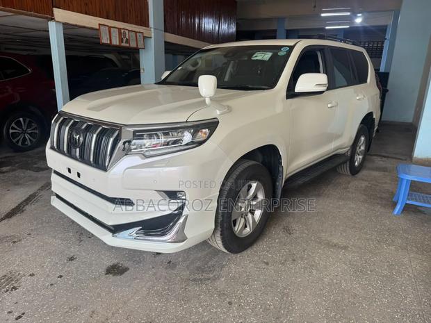 Toyota Land Cruiser Prado 2017 White