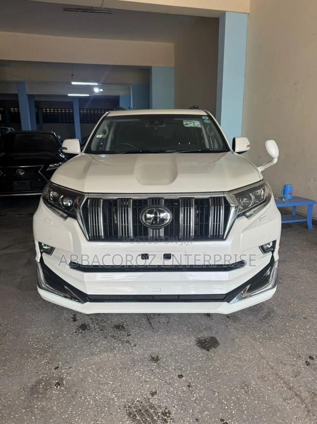 Toyota Land Cruiser Prado 2017 White