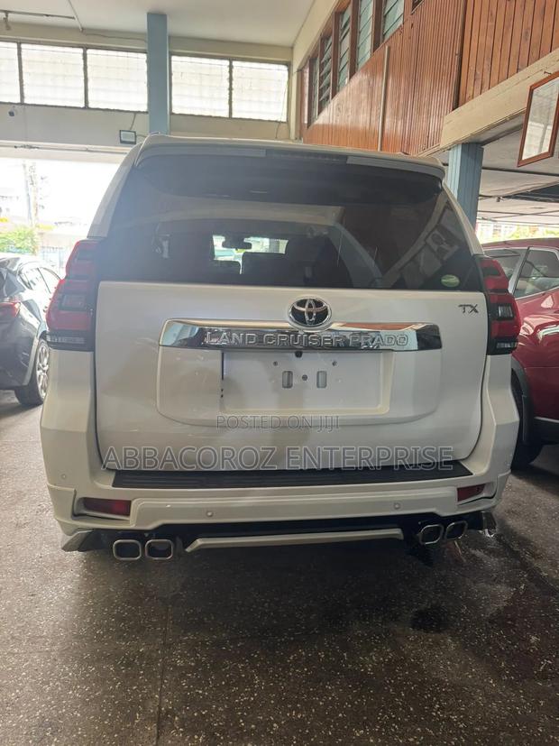 Toyota Land Cruiser Prado 2017 White