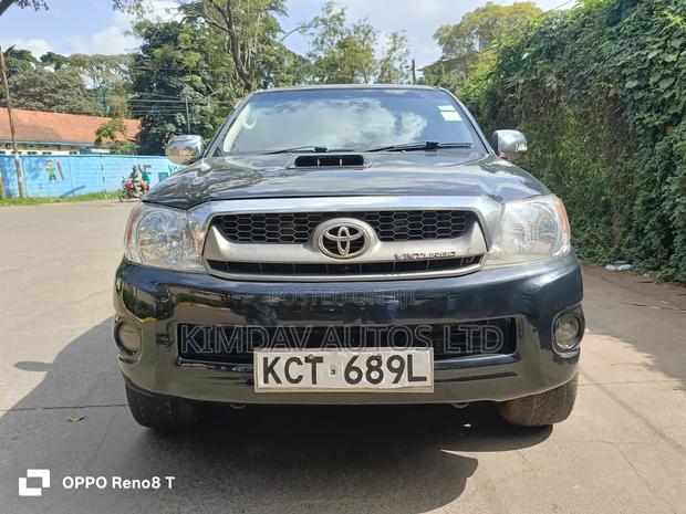 Toyota Hilux 2011 Black