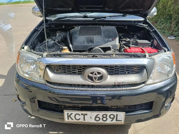Toyota Hilux 2011 Black