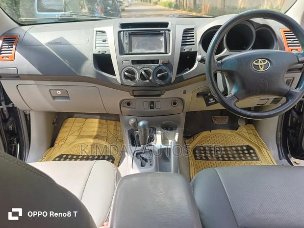 Toyota Hilux 2011 Black