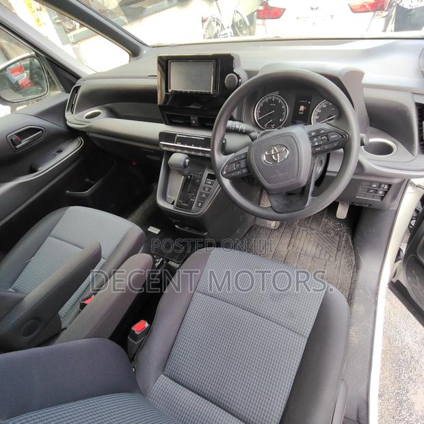 Toyota Noah 2022 White
