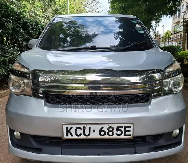 Toyota Voxy 2012 Silver