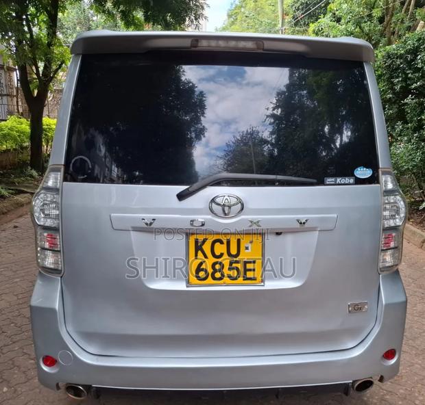 Toyota Voxy 2012 Silver