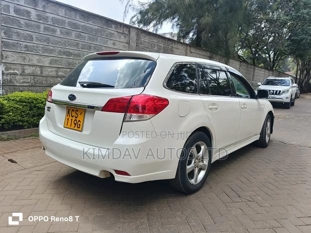 Subaru Legacy 2011 Off white