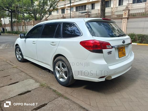 Subaru Legacy 2011 Off white