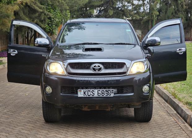 Toyota Hilux 2011 Black