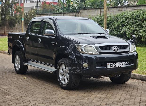 Toyota Hilux 2011 Black