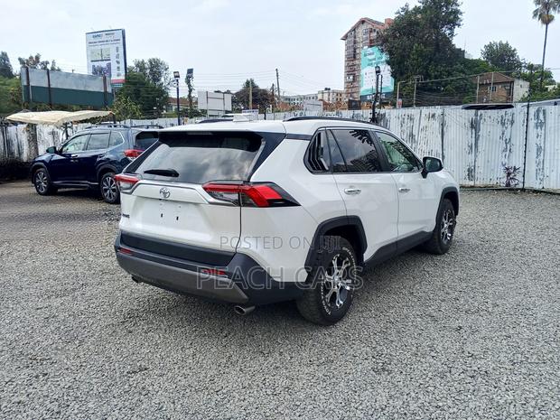 Toyota RAV4 2020 White