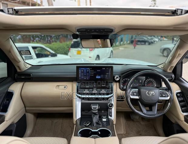 Toyota Land Cruiser 3.5 Petrol 4WD 2022 Pearl
