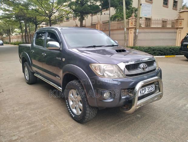 Toyota Hilux 2011 Gray
