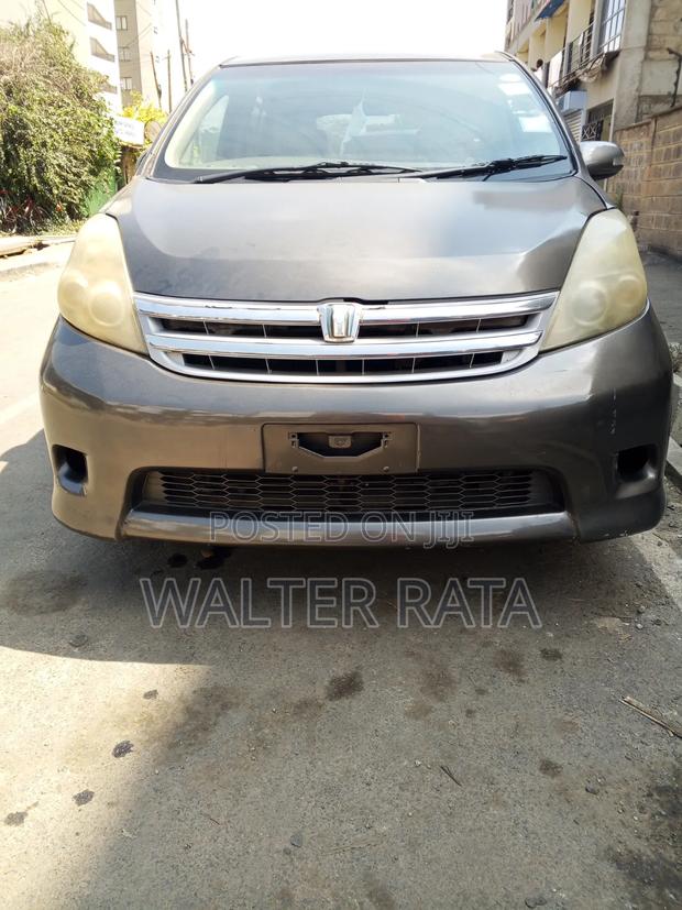Toyota ISIS 2008 Gray