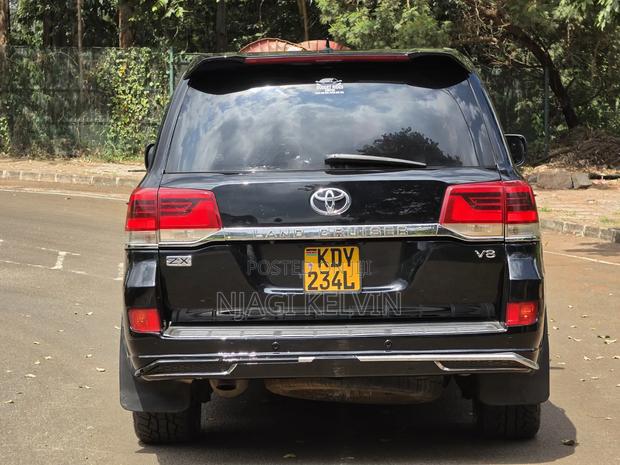 Toyota Land Cruiser 2011 Black