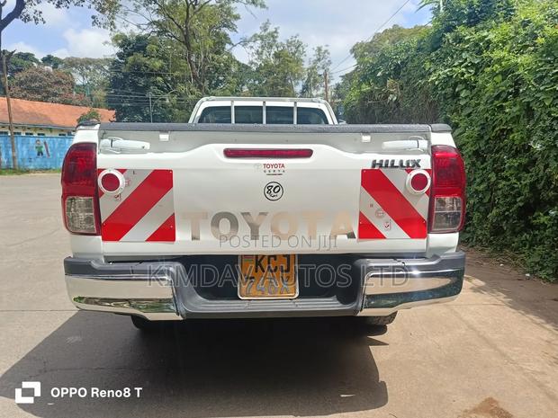 Toyota Hilux 2016 White