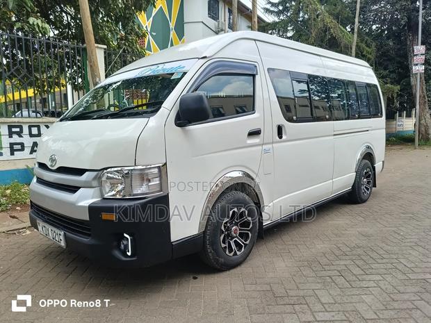 Toyota HiAce 2010 Off white
