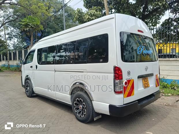 Toyota HiAce 2010 Off white