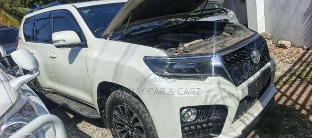 Toyota Land Cruiser Prado 2017 White