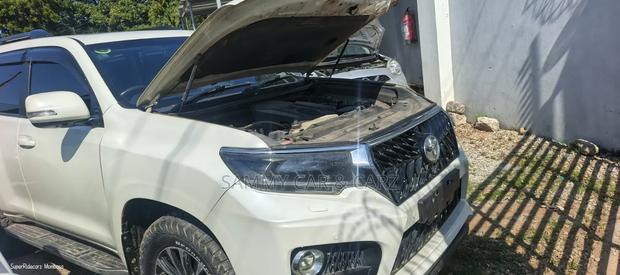 Toyota Land Cruiser Prado 2017 White