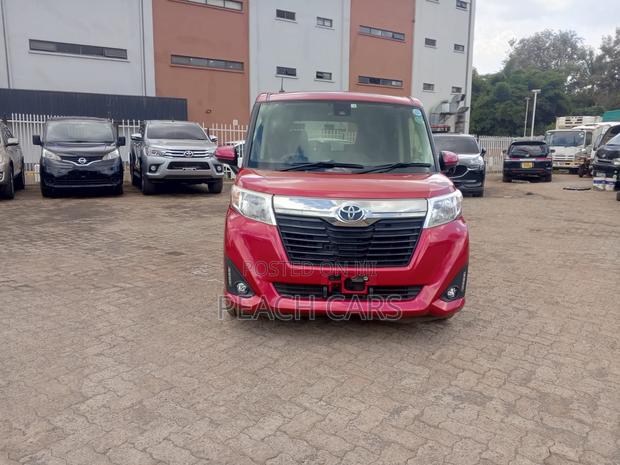 Toyota Roomy 2018 Red