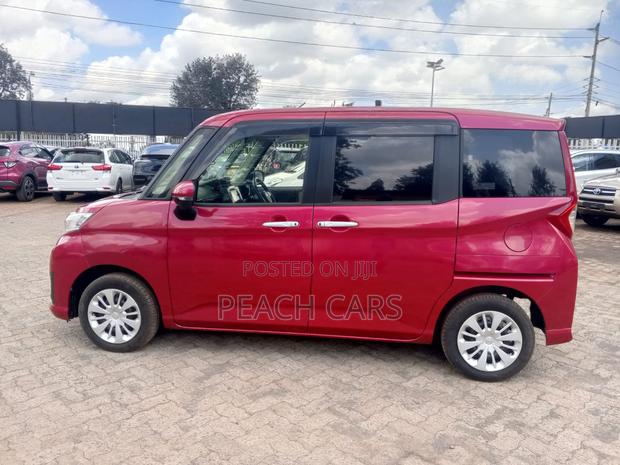 Toyota Roomy 2018 Red