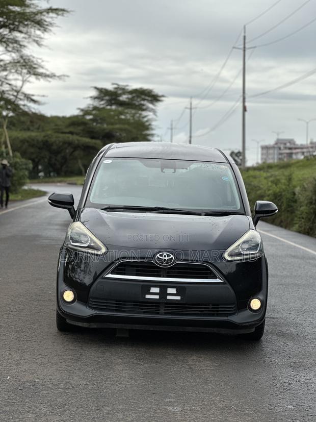 Toyota Sienta 2018 Black