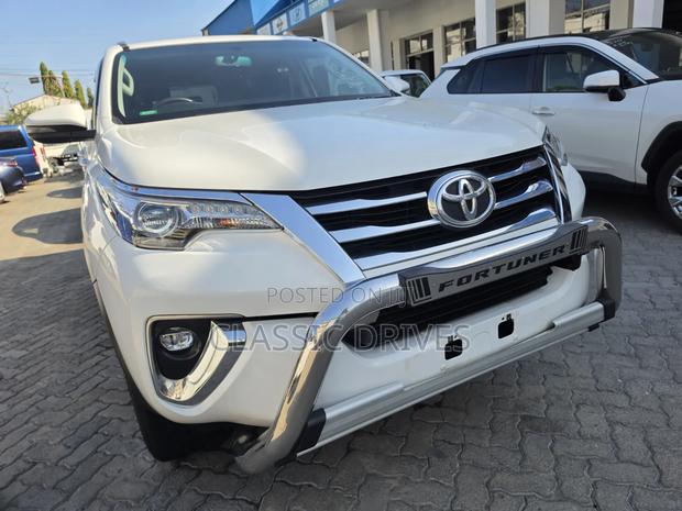 Toyota Fortuner 2019 White