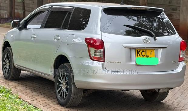 Toyota Corolla Fielder 2011 Silver
