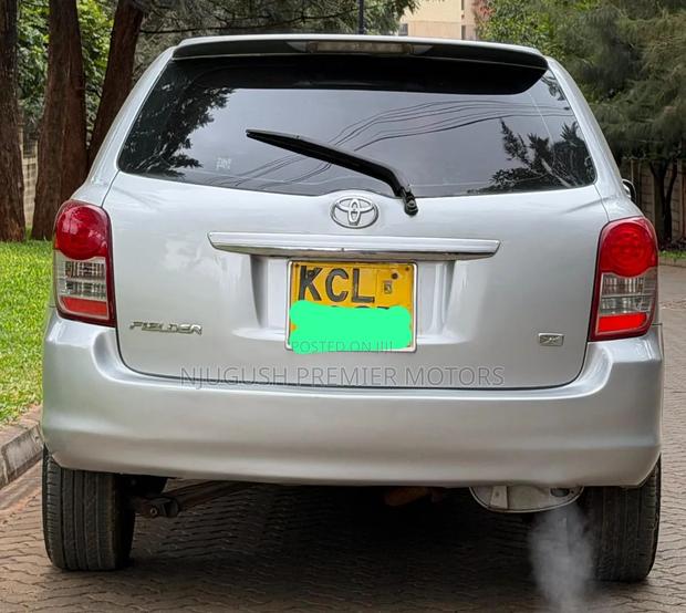 Toyota Corolla Fielder 2011 Silver