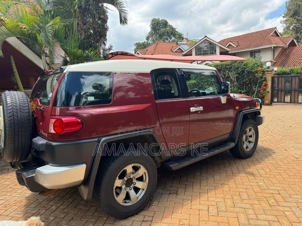 Toyota FJ Cruiser 2012 Red