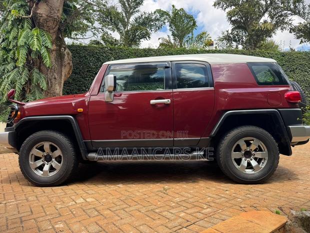 Toyota FJ Cruiser 2012 Red