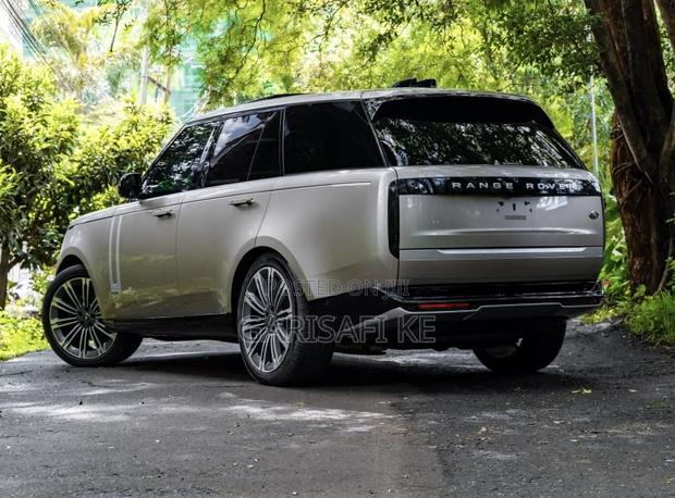 Land Rover Range Rover Vogue 2023 Gold