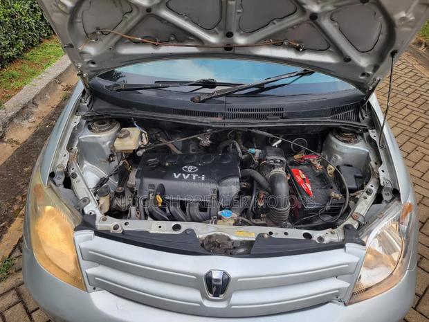 Toyota IST 2003 Silver