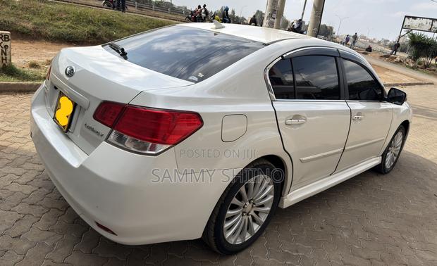 Subaru Legacy 2.5i 2011 White