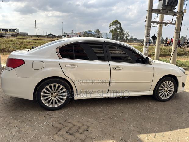 Subaru Legacy 2.5i 2011 White