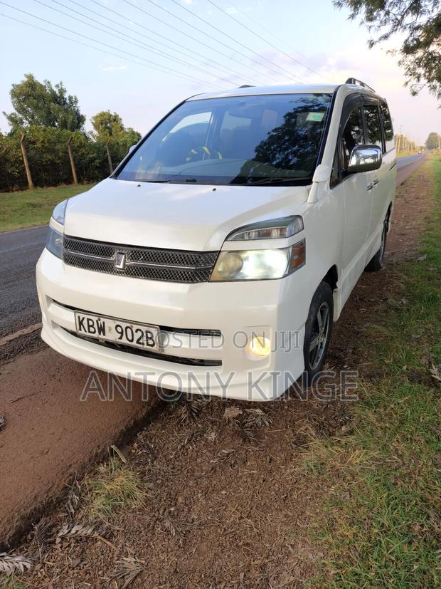 Toyota Voxy 2007 Pearl