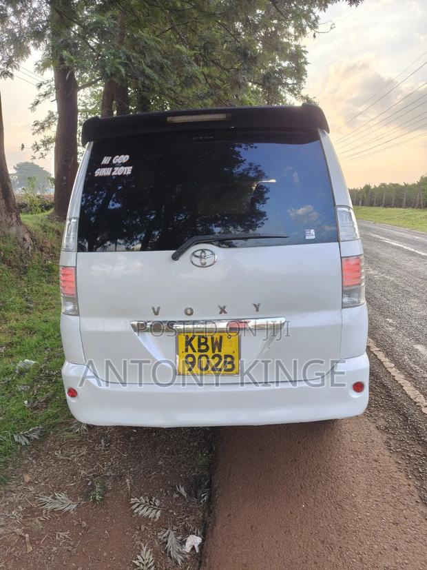 Toyota Voxy 2007 Pearl