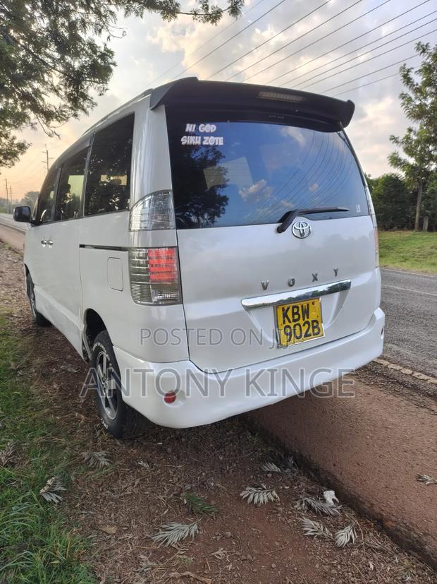 Toyota Voxy 2007 Pearl