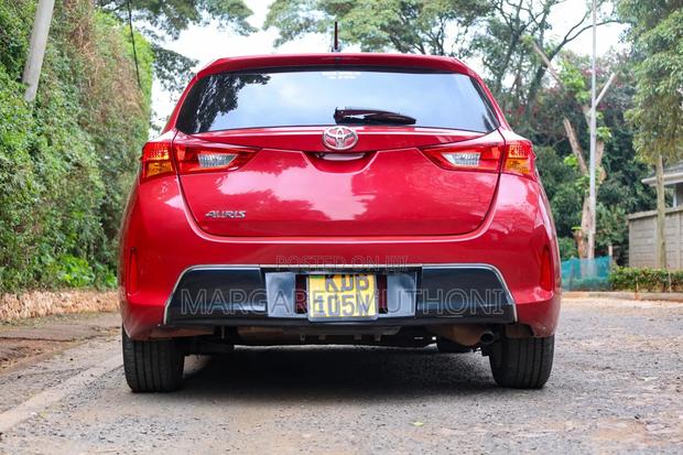 Toyota Auris 2013 Red