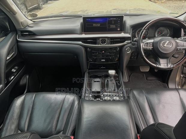 Lexus LX 2017 Silver