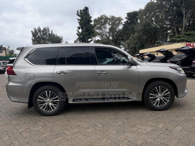 Lexus LX 2017 Silver