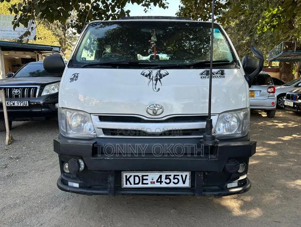 Toyota HiAce 2014 White