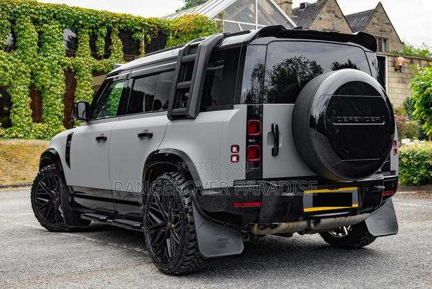 Land Rover Defender 2024 Gray