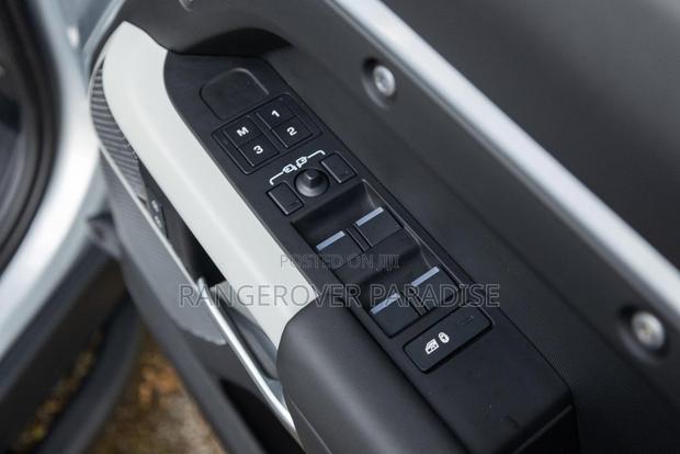 Land Rover Defender 2024 Gray