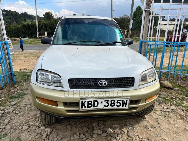 Toyota RAV4 Automatic 2000 White