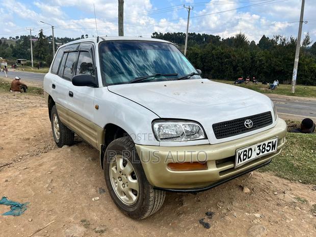 Toyota RAV4 Automatic 2000 White