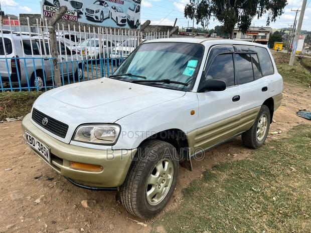 Toyota RAV4 Automatic 2000 White