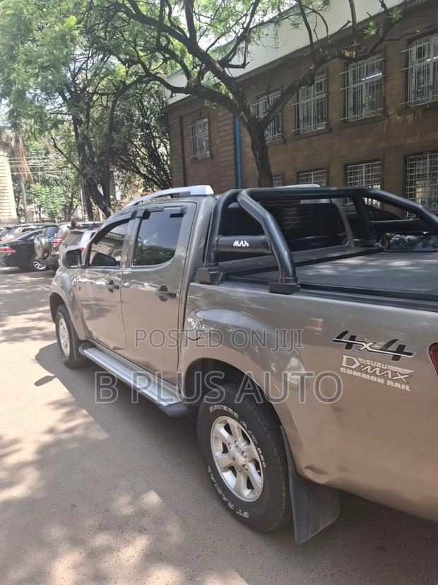 Isuzu D-MAX 2022 Gray