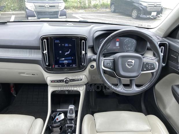 Volvo XC40 B4 Petrol FWD 2020 Blue
